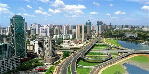 加盟美蛙鱼头火锅在杭州市开店装修要多少钱，杭州市加盟鱼火锅多少钱比较合适